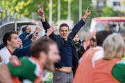 Aufstieg geschafft! Bruno Berner jubelt nach dem Krienser 2:1-Sieg gegen La Chaux-de-Fonds. (Bild: Philipp Schmidli (La Chaux-de-Fonds, 19. Mai 2018))