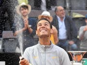 Viel Grund zum Feiern: Rafael Nadal ist nach seinem Turniersieg in Rom wieder die Nummer 1 (Bild: KEYSTONE/EPA ANSA/ETTORE FERRARI)