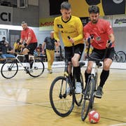 Fanden in der letzten Qualifikationsrunde nicht wunschgemäss in die Spiele: Altdorf I mit Paul Loser (rechts) und Roman Schneider (links). (Bild: Urs Hanhart (Altdorf, 28. April 2018))