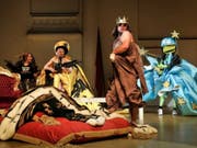 Der Belgier Benny Claessens (2.v.r.) erhielt für seine darstellerische Leistung in Elfriede Jelineks "Am Königsweg" den Alfred-Kerr-Darstellerpreis. (Pressebild) (Bild: Deutsches Schauspielhaus Hamburg, Arno Declair)