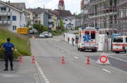 Die Seestrasse musste kurzzeitig gesperrt werden. | Bild: Geri Holdener, Bote der Urschweiz