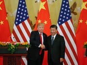 Nach der Annäherung zwischen den USA und China in ihrem monatelangen Handelsstreit hat die Regierung in Peking eine deutliche Absenkung der Zölle auf importierte Autos angekündigt. (Bild: KEYSTONE/EPA/ROMAN PILIPEY)
