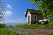 Die St.-Jost-Kapelle beim Lowald steht an exponierter Lage. (Bild: Andreas Faessler)