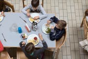 Das Zürcher Projekt ist mit fünf Pilotschulen gestartet. (KEYSTONE/Gaetan Bally)