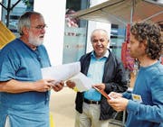 Flanieren, verkaufen, verpflegen: Marktstimmung am Heerbrugger Maimarkt. (Bild: Bilder: Max Tinner)