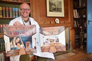 Rolf Zurfluh zeigt seine Entwürfe für die Kapellenwände: links Maria mit dem Jesuskind, rechts die Bergpredigt. (Bild: Margrith Pfister-Kübler)