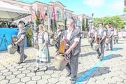 Urschweizerische Klänge. Bild: Carlos Mafort/EPA (Nova Friburgo, 16. Mai 2018)