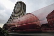 Der Sitz des Basler Ausschusses für Bankenaufsicht: Die Experten kritisieren in einem Bericht die Schweiz. (Bild: SEBASTIEN BOZON (AFP))