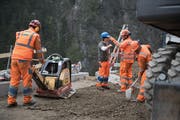 Die Bristenstrasse weist gemäss Kostenschätzung einen Sanierungsbedarf von rund 13 Millionen Franken auf. (Bild: Corinne Glanzmann, 11. April 2017)