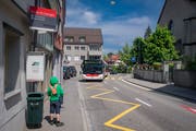 Die Bushaltestelle Kirche St.Georgen soll aus Sicherheitsgründen rund fünfzig Meter stadtwärts verschoben werden. (Bild: Benjamin Manser)