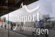 Auch am Allgäu Airport schnappte die Polizei etliche Schulschwänzer. (Bild: Andreas Gebert/Keystone, Memmingen, 21. Mai 2018)