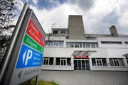 Das Regionalspital in Einsiedeln. Bild: Pius Amrein (Einsiedeln, 20. Mai 2011)