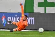 (Noch) nicht der ganz grosse Rückhalt im Tor: Dejan Stojanovic. (Martin Meienberger/freshfocus)