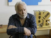 Robert Indiana, berühmt geworden durch seine "LOVE"-Skulpturen, ist am Samstag gestorben. (Bild: Keystone/AP/JOEL PAGE)