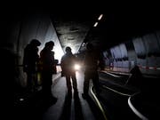 Der 6,6 Kilometer lange San-Bernardino-Tunnel im Kanton Graubünden musste nach dem Brand eines Reisecars während mehrerer Tage repariert werden. (Bild: KEYSTONE/GIAN EHRENZELLER)