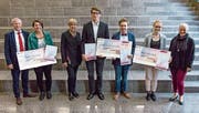 Von links: Raphael Krieger (UBS), Fabienne Seewer, Karin Stäbler (Leica Geosystems AG), Leo Widmer, João Patrick Lopes Müller, Nadja Federer, Franziska Bischofberger (Stern-Garage). (Bild: Kurt Schwendener)