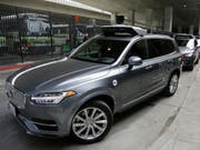 Ein von einem Roboter gesteuertes Auto des Fahrdienstes Uber vor einer Testfahrt in San Francisco. (Bild: KEYSTONE/AP/ERIC RISBERG)