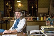 Ex-Kunstfälscher Wolfgang Beltracchi in seinem Atelier in Meggen. (Bild: Manuela Jans (Luzern, 30. November 2017))