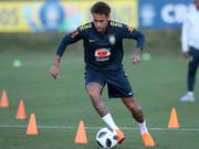 Ein Bild, das die brasilianischen Fans erfreut: Neymar nach seiner Fussverletzung wieder am Ball (Bild: KEYSTONE/EPA EFE/MARCELO SAYAO)