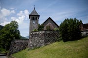 Die Pfarrkirche von Emmetten. (Bild Corinne Glanzmann, 22. Mai 2018.)