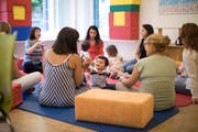 Ziel des Familientreffs ist die Niederschwelligkeit. Es soll Raum und Zeit für die Kinder geschaffen werden. (Symbolbild: Gaëtan Bally/Keystone)