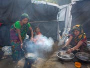 Hunderttausende Rohingya leben bereits in Flüchtlingslagern in Bangladesch. Die Lage dort ist prekär. Deshalb ruft die Glückskette zu einem nationalen Spendentag auf. (Bild: KEYSTONE/AP/MANISH SWARUP)