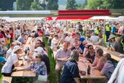 Frühestens am kommenden Dienstag: Volle Festbänke auf der Kinderfestwiese.