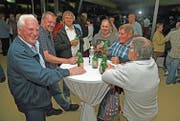 An der Korporationsversammlung herrschte gute Stimmung. (Bilder: Robert Hess (Pilatus Kulm, 22. Mai 2018))