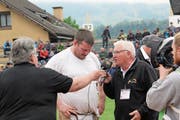 Andi Imhof könnte beim Urner Kantonalschwingfest in Attinghausen wieder ein gefragter Interviewpartner sein. (Bild: Paul Gwerder)