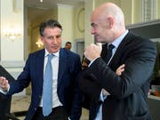 Die FIFA (rechts Präsident Gianni Infantino) will an der WM-Endrunde in Russland die Dopingkontrollen ohne Zutun des Gastgebers durchführen (Bild: KEYSTONE/AP POOL AFP/FABRICE COFFRINI)