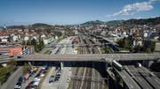 Rund um den Bahnhof St. Fiden soll dereinst ein neuer Stadtteil entstehen – vielleicht auch auf einem Dach. (Bild: Ralph Ribi (10. April 2017))