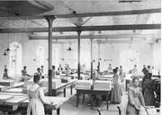 Papiersortierhalle im Jahr 1900.
