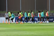 Mit Verzögerung ist die Nationalmannschaft Saudi-Arabiens ins Trainingslager nach Bad Ragaz eingerückt. Die Trainings finden allerdings unter Ausschluss der Öffentlichkeit statt – selbst für die Medien war nach 15 Minuten Schluss. (Bild: Reto Voneschen)