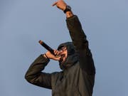 Der spanische Rapper Josep Miguel Arenas (Valtonyc) ist wegen seiner Lieder zu dreieinhalb Jahren Haft verurteilt worden. Die Strafe mochte er nicht antreten und setzte sich nach Belgien ab, wie seine Angehörigen einem TV-Sender erklärten. (Bild: Keystone/SOPA Images via ZUMA Wire/Paco Freire)