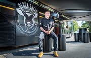 Christian Kuchler vor seinem Food-Truck. (Bilder: Andrea Stalder)