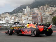 Daniel Ricciardo im Red Bull in den Strassen von Monte Carlo (Bild: KEYSTONE/AP/LUCA BRUNO)