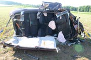 Die Verletzten mussten durch die Strassenrettung der Feuerwehr Region Sursee und den Rettungsdienst aus ihren Fahrzeugen geborgen werden. (Bild: Luzerner Polizei)