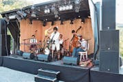 Die Gruppe «Pätschwerk» bot mit Kletschmer- und Gipsy-Sound hörenswerte Musik. (Bild: Bilder: Thomas Schwizer)