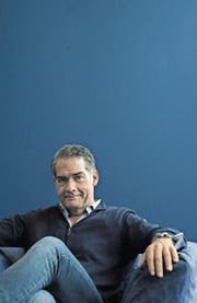 Philip Kerr (1956–2018) schuf mit Bernie Gunther einen faszinierenden Krimihelden. (Bild: Alberto Estevez/Ullstein)