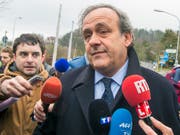 Michel Platini im Zentrum eines Skandals (Bild: KEYSTONE/WALTER BIERI)