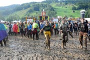 Im letzten Jahr regnete es in Ennetbühl stark. Der guten Stimmung tat der Schlamm keinen Abbruch. (Bild: Michael Hug)