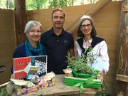 Zwei Rücktritte im Vorstand: Marianne Zweifel und Elisabeth Marti hören auf. Sie wurden von Präsident Paul Vogt für ihre jahrelange Mitarbeit verdankt. (Bild: Sabrina Bächi)