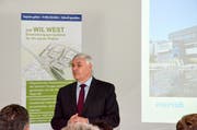 Regio-Wil-Präsident Guido Grütter berichtet über den aktuellen Stand des Projektes Wil West. (Bild: Christoph Heer)