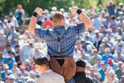 Joel Wicki in der Jubelpose - vielleicht auch am Sonntag beim Luzerner Kantonalen? (Bild: Urs Flüeler/Keystone (Stoos, 11. Juni 2017))