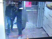 Nach einer Bombenexplosion eine einem Restaurant sucht die Polizei der kanadischen Grossstadt Mississauga mit diesem Bild nach Verdächtigen. (Bild: Peel Regional Police / Twitter)