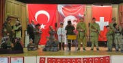 Kriegsschauspiel auf der Schulbühne: Eine schweizerisch-türkische Schülergruppe führte in Uttwil ein nationalistisches Theaterstück auf. (Bild: «Sonntags-Blick», 6. Mai 2018)