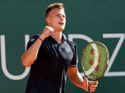 Marton Fucsovics ballt die Siegesfaust und steht im ersten ATP-Final seiner Karriere (Bild: KEYSTONE/EPA KEYSTONE/SALVATORE DI NOLFI)