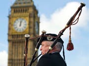 Ohne Grossbritannien könnten Schottinnen und Schotten mehr Geld haben, wie eine neue Studie verspricht. (Bild: KEYSTONE/EPA/FACUNDO ARRIZABALAGA)