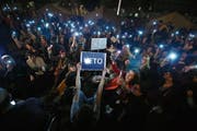 Studenten protestieren gegen die drohende Schliessung der Central European University in Budapest, die George Soros gegründet hatte. Bild: Zoltan Balogh/EPA (4. April 2017)