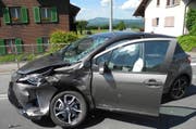 Eines der beim Unfall in Wangen beteiligten Autos. (Bild: Kapo Schwyz, 26. Mai 2018)
